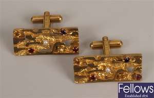A pair of 9ct gold rectangular swivel cufflinks