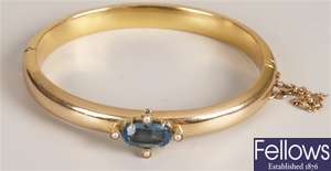 A hollow hinged bangle (assumed to be 9ct) with a