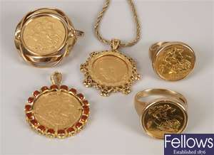 Five items, to include a full sovereign pendant