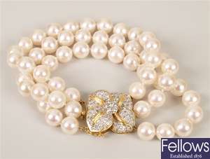 18ct gold three row cultured pearl bracelet with
