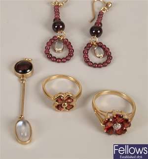 Four items, to include a 9ct gold garnet set four