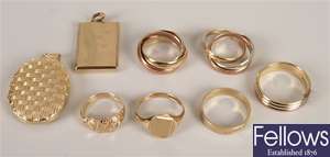 Eight items of 9ct gold jewellery to include an