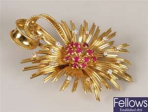 18ct gold 1950's spray brooch with a central