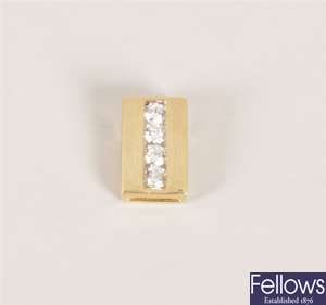 18ct gold diamond pendant in a rectangular design