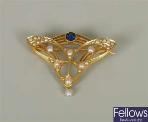 Art Nouveau 15ct gold sapphire and split pearl