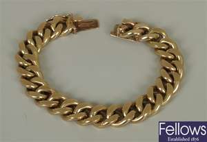 9ct gold curb link bracelet. Weight - 63.11