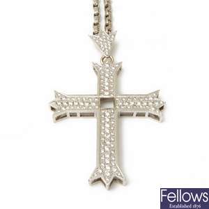 An unmarked white gold cross pendant and engraved