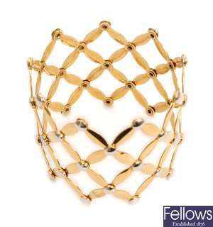 An 18ct bi-colour gold hinged lattice design