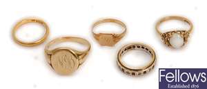 Five rings to include a 22ct gold wedding ring, a