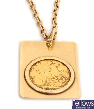 A 9ct gold rectangular shape pendant, the