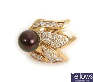 A single cultured pearl and diamond flower design