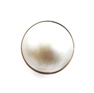 A mabe pearl set ring, the mabe pearl is in a