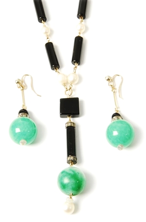 Two emerald, onyx and cultured pear items to
