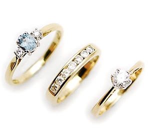 Three diamond set rings, to include a single