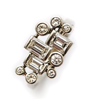 An abstract diamond set cluster ring, comprising