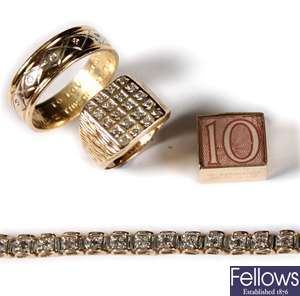 Four 9ct gold items of jewellery to include a
