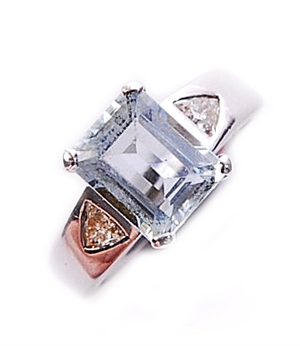 An 18ct white gold aquamarine and diamond ring,
