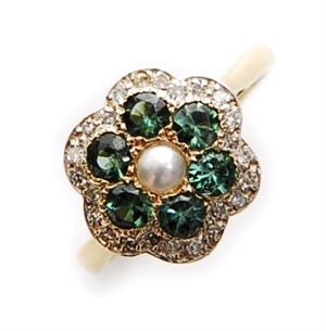 A floral design diamond and gem ring, comprising