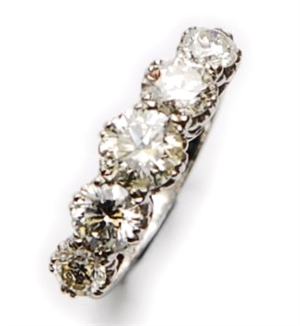 A five stone diamond ring, comprising graduated