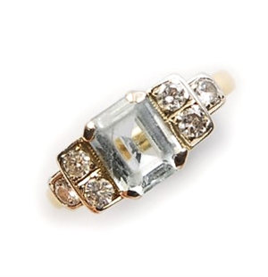 A aquamarine and diamond ring, comprising a