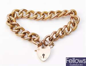 A hollow stretched curb link bracelet with