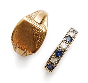 Two rings, to include a 9ct gold signet ring with