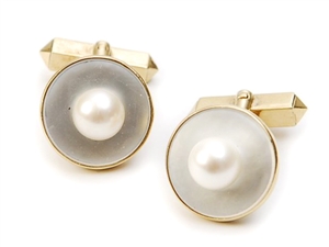 A pair of cultured pearl and mother of pearl set