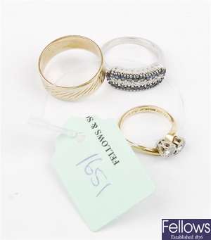 (411018105)  18ct ring, two assorted rings