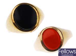 A 9ct gold signet ring set with a Cornelian