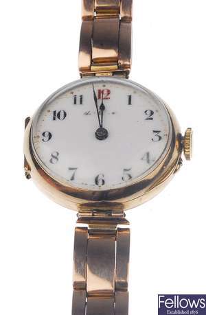 A 9ct gold circular watch with white dial, black