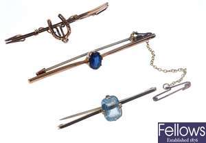 Three bar brooches, to include a rectangular blue