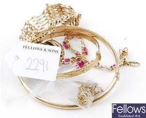 (304265582)  9ct item of jewellery, 9ct clasp bangle, 9ct gem set bracelet, 9ct pendant, 9ct onyx ri