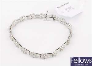 (307071129) 18ct gem set bracelet