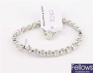 (307073103) 18ct gem set bracelet, bracelet single stone ring