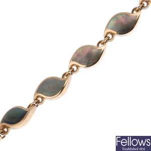 9ct gold mother-of-pearl bracelet.