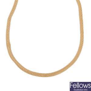 18ct gold woven twist design necklace.
