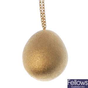 18ct gold textured domed pendant with chain.