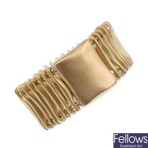 18ct gold flexible band ring.