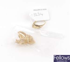(107192507) 22ct stud earrings, two assorted rings