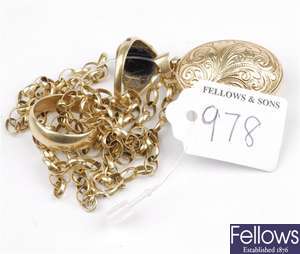 (43685) A collection of 9ct gold jewellery
