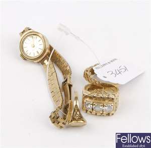 (711067888)  9ct item of jewellery,  lady's gold watch