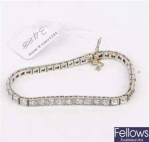 (711068138) 18ct gem set bracelet