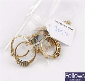 (205139425)  9ct item of jewellery, three assorted rings