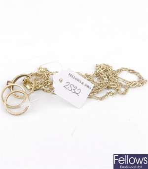 (301145434) 9ct chain, 14ct figaro necklet, three assorted rings