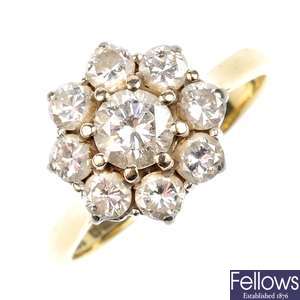 (41626) An 18ct gold diamond cluster ring