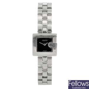A stainless steel quartz lady's Gucci 3600L bracelet watch.