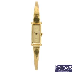A gold plated quartz lady's Gucci 1500 bangle watch.