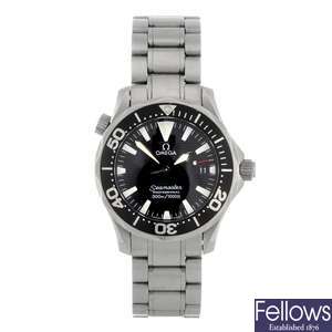 (82500) A stainless steel quartz mid-size Omega Seamaster bracelet watch.