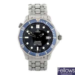(007984) A stainless steel automatic gentleman's Omega Seamaster Professional bracelet watch.