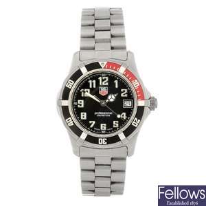 (304286361) A stainless steel quartz Tag Heuer 2000 Sport bracelet watch.